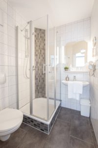 badezimmer-dusche-mosaik